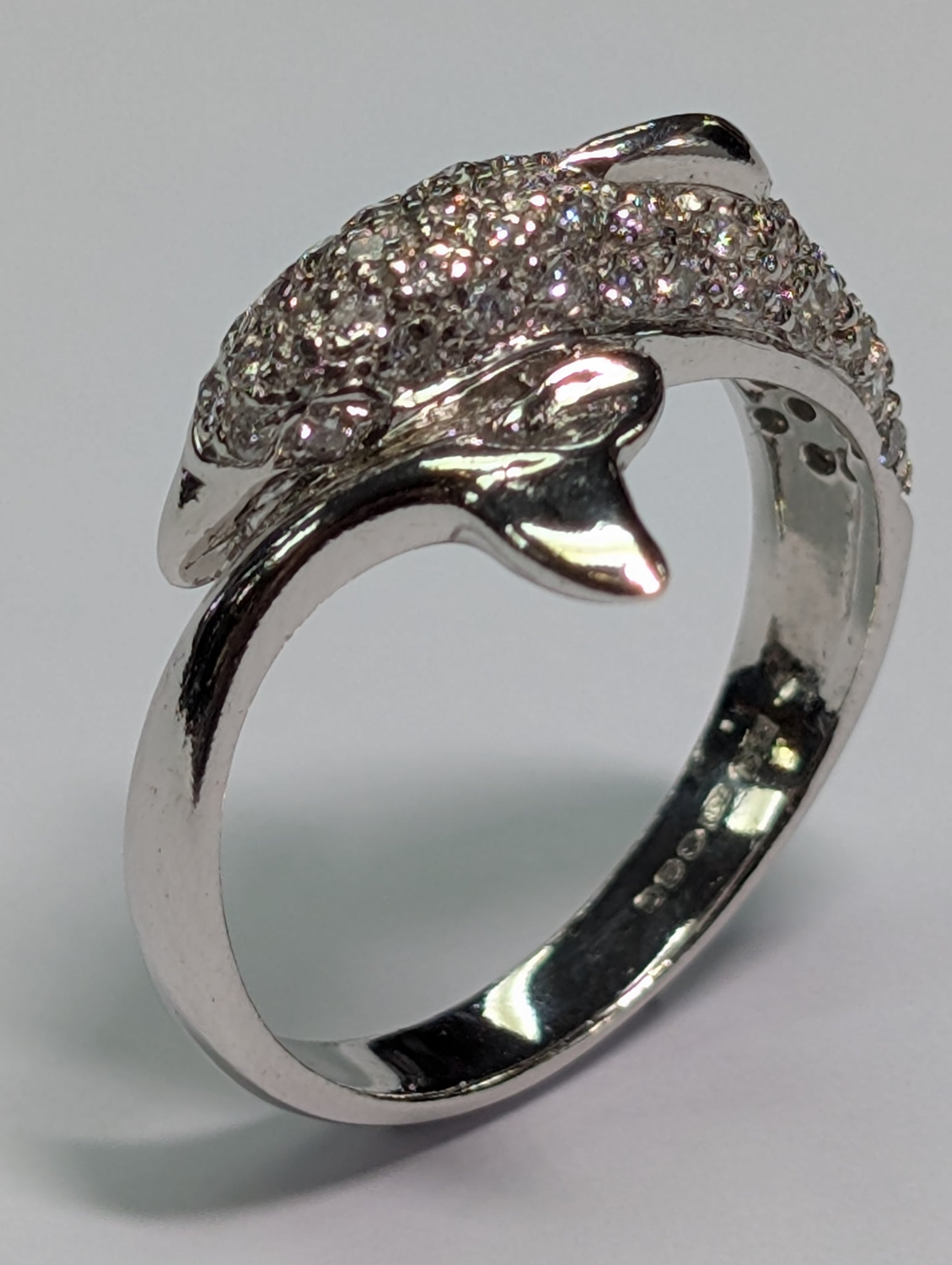 18ct White Gold Diamond Dolphin Ring - Size O 1/2