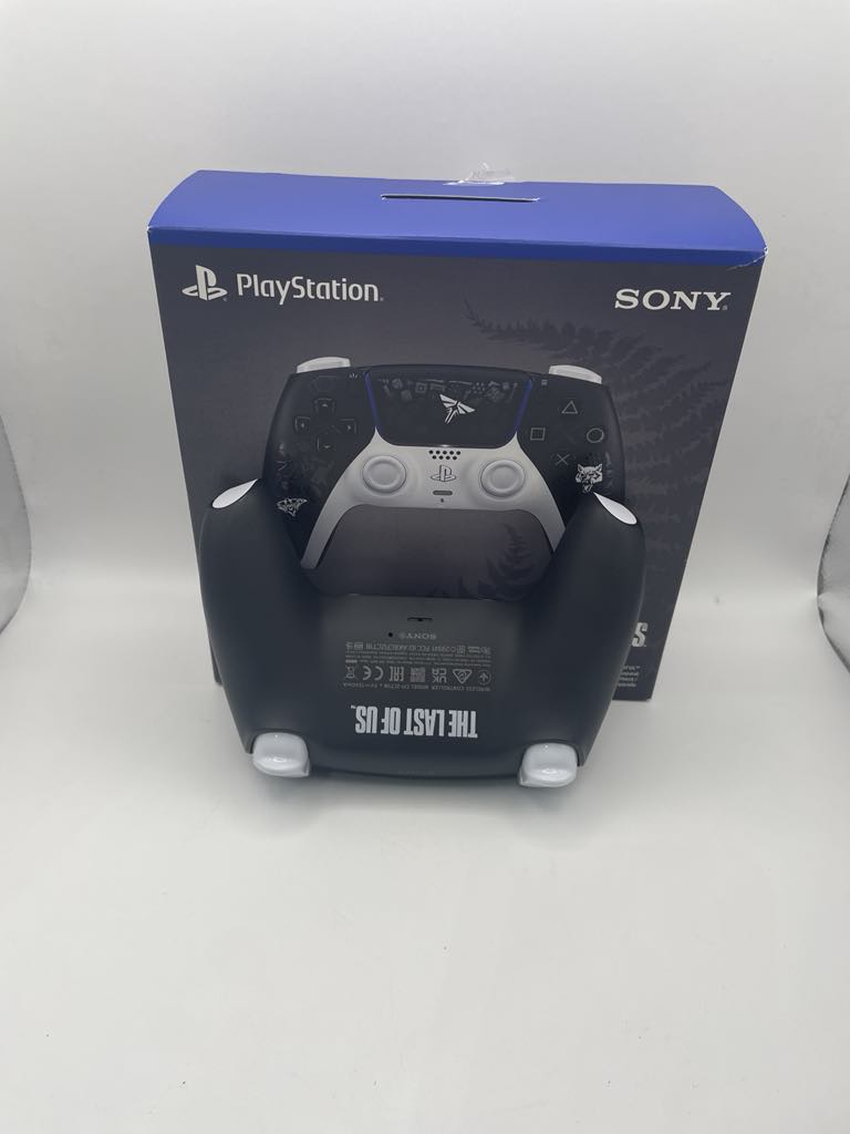 THE LAST OF US PS5 CONTROLLER