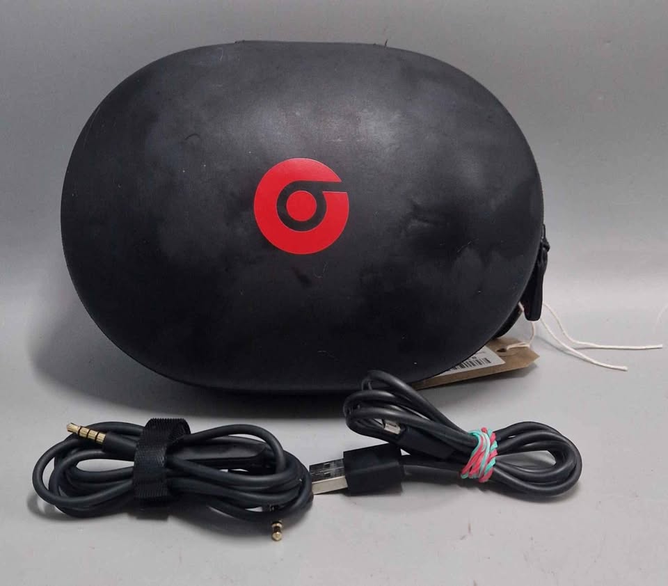 Beats Studio3 Wireless Matte Black Over Ear Headphones, B