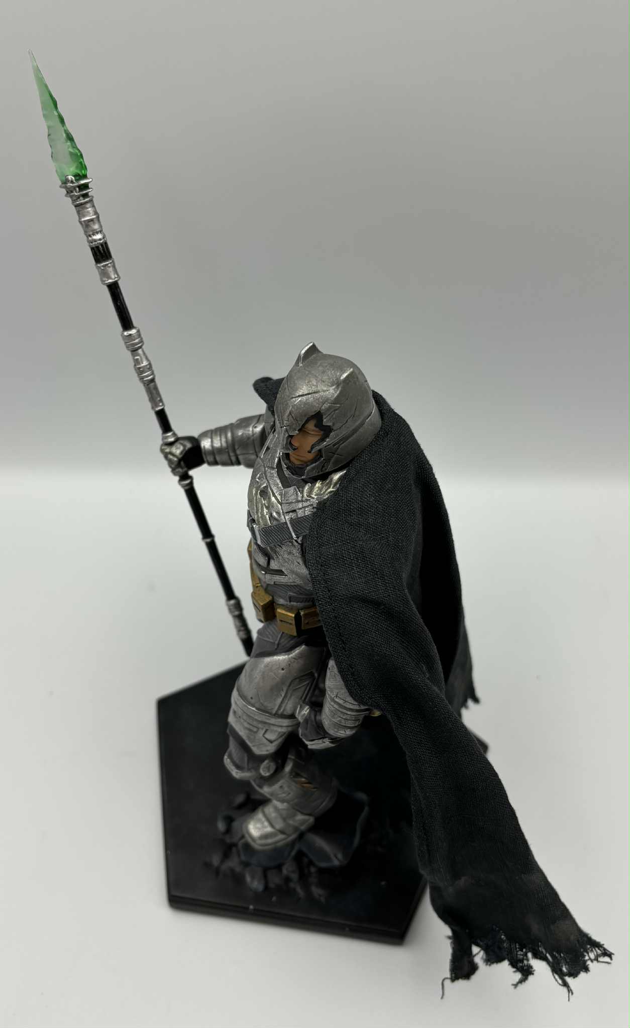 IRON STUDIOS ARMORED BATMAN VS SUPERMAN STATUE BATTLE DAMAGED 1/10th SCALE FIGURE