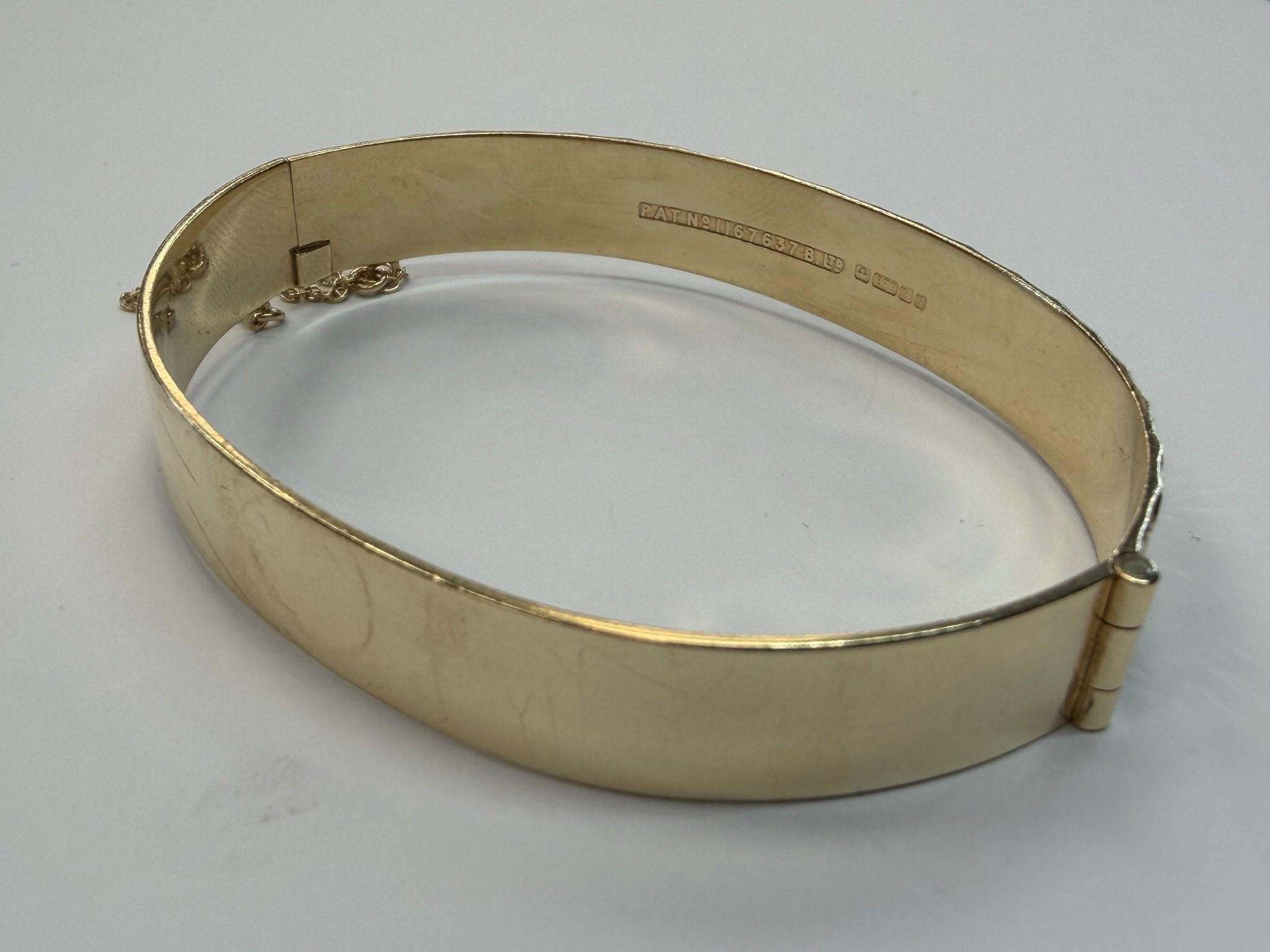 9ct gold hinged bracelet with safety chain