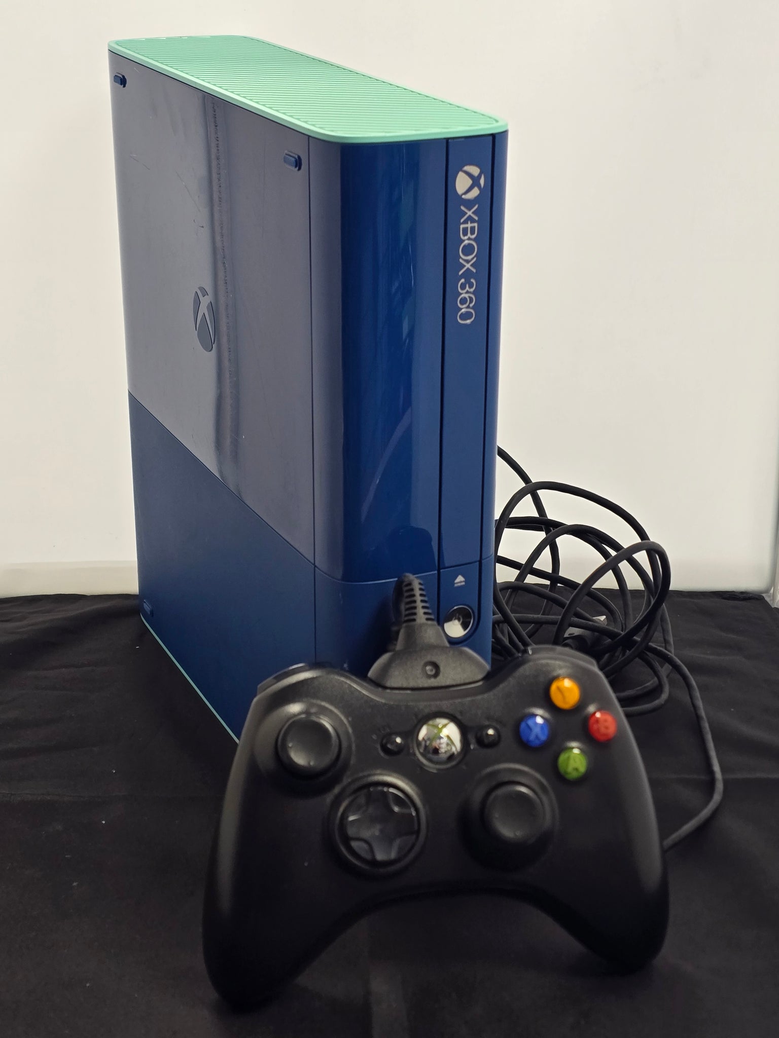Xbox 360 e 500GB Blue