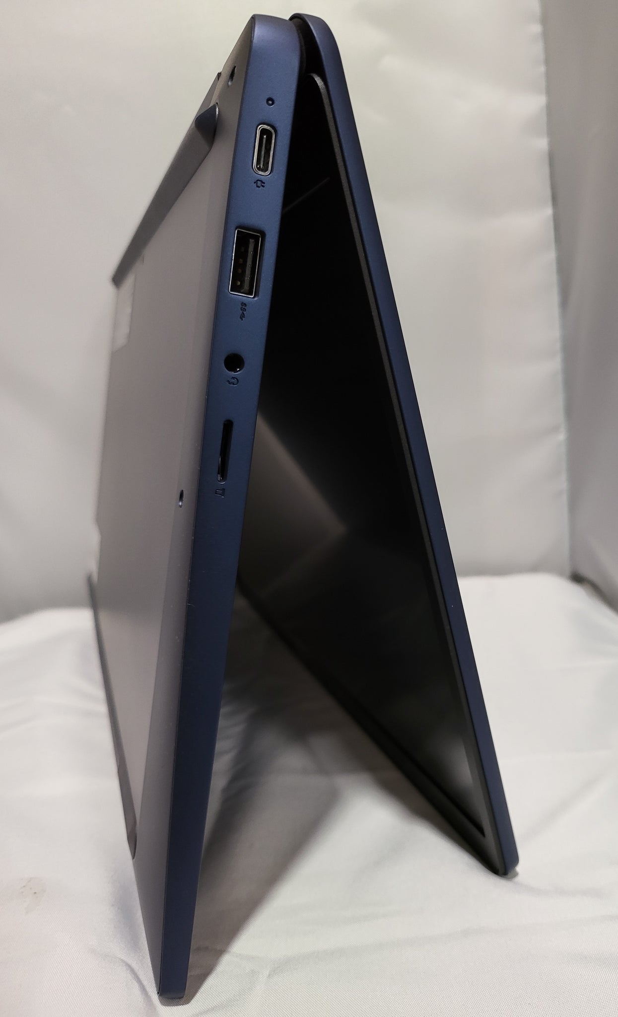 Lenovo IdeaPad Slim 3 Chromebook, 4GB Ram, 64GB SSD, MediaTek Kompanio 520.