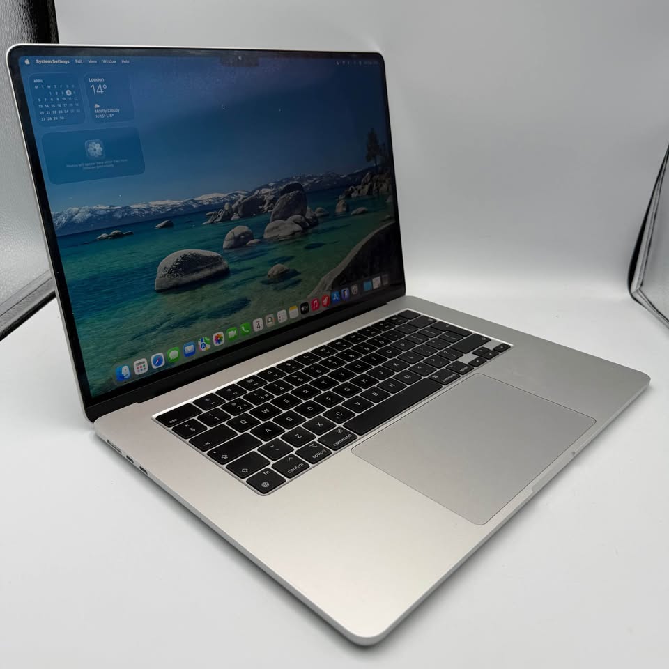Apple MacBook Air (8- CPU 10-GPU) 16GB RAM, 256GB SSD, 15”, Silver