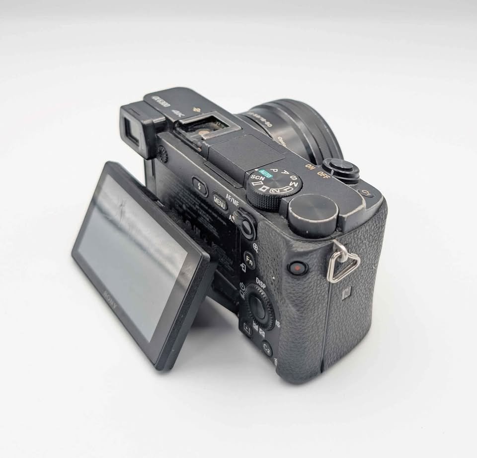 Sony Alpha A6300 ILCE-6300L - 24.2MP + 16-50mm - Includes Charger + 2x Batteries - Unboxed