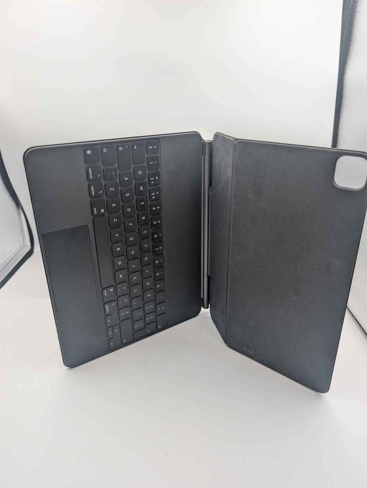 Apple Magic Keyboard for 11" iPad Pro 1st/2nd/3rd Gen & Air 4th - Black - Boxed