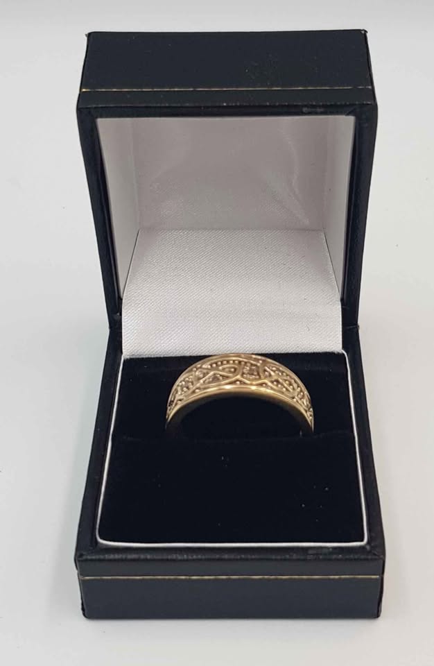 9ct yellow gold ring 6.3g size U boxed & HALLMARKED