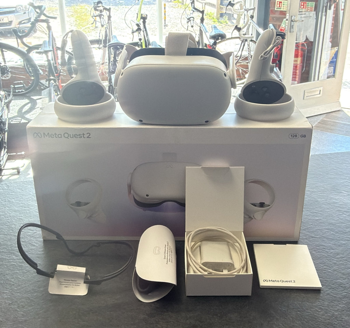  Quest 2（128GB） Meta Quest 2 128GB VR Headset (with controllers & original charger