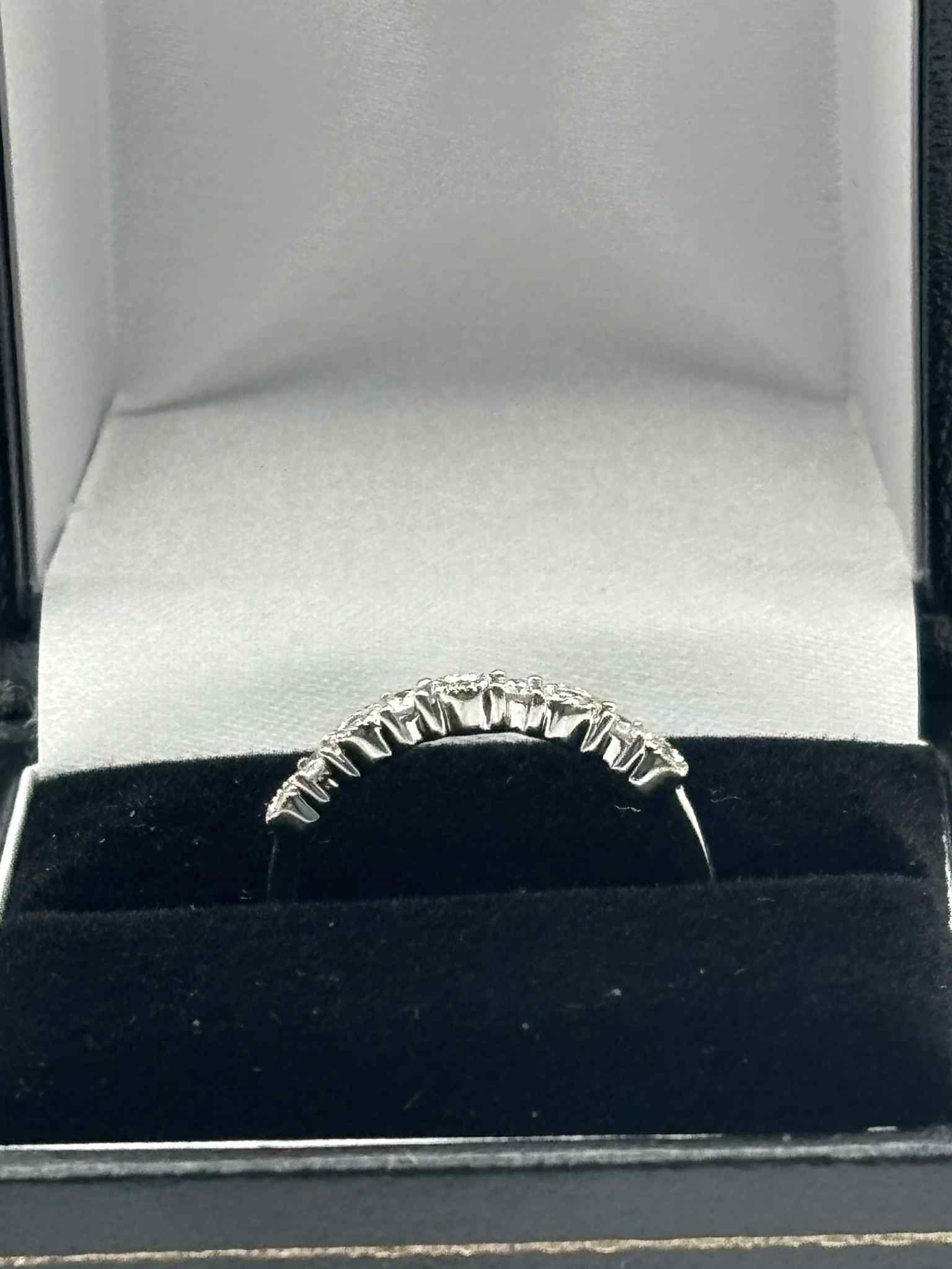 18ct white gold stone ring 1.43g size L with box