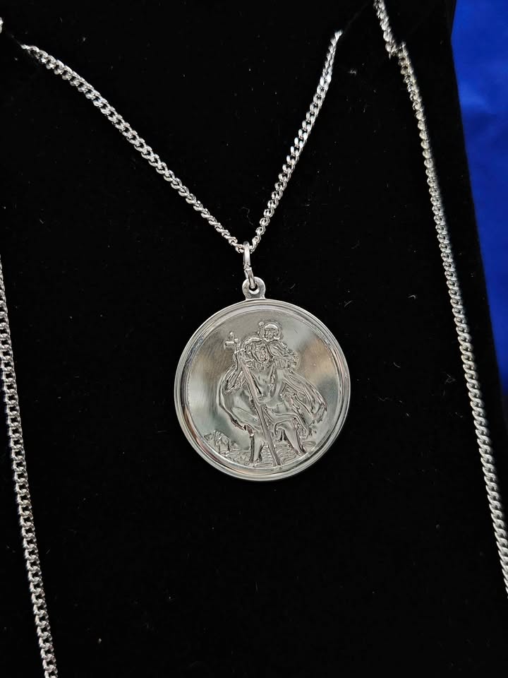 Brand new sterling silver necklace , moses pendent - 13.5 grams hallmarked 925.- box included