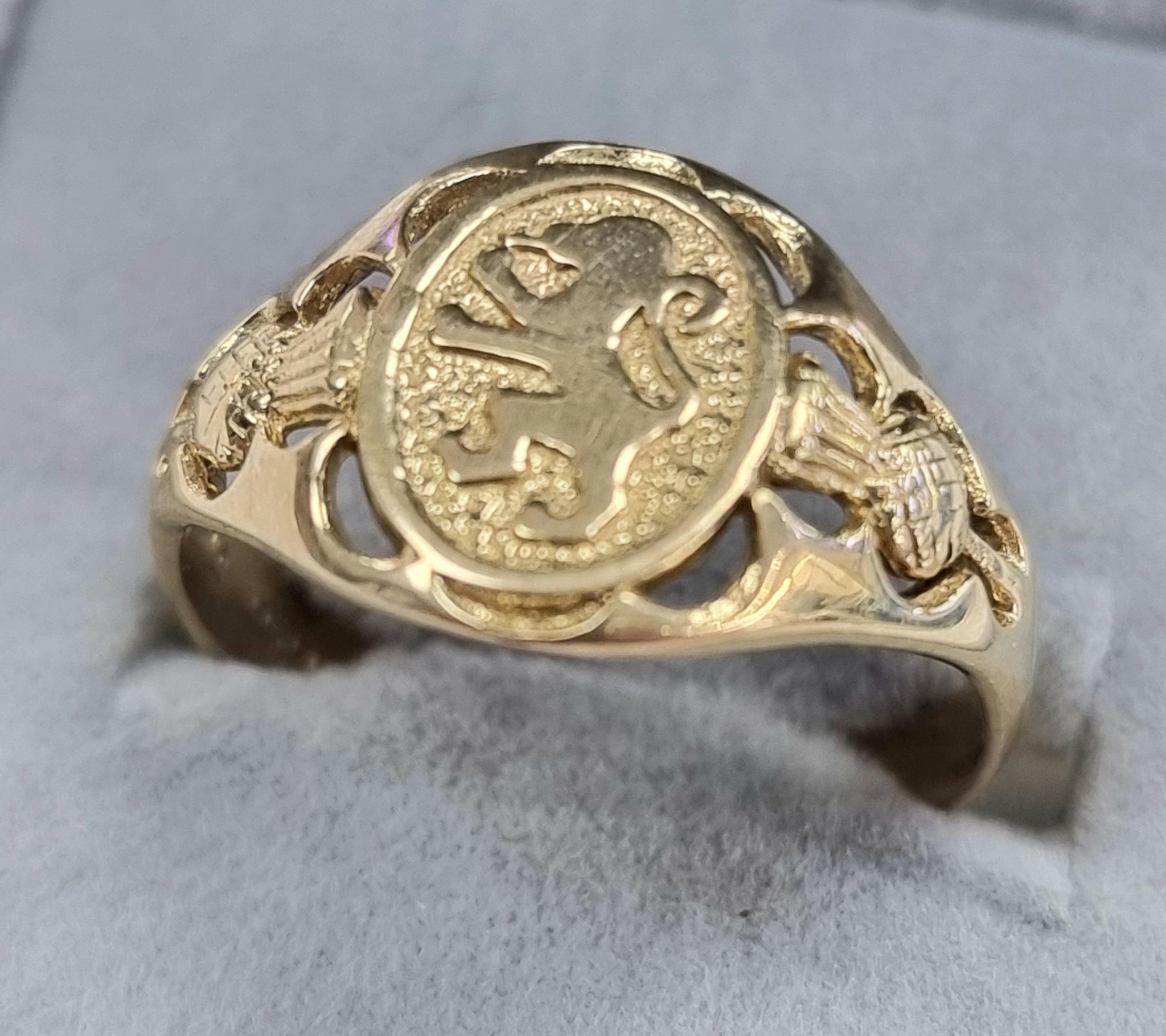 9ct Gold Scottish Lion Ring "V"