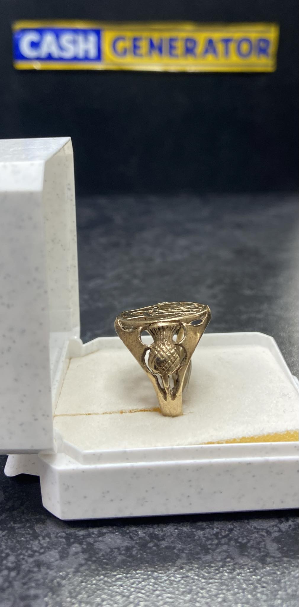 9ct Gold Gent's Fancy Ring (Size V) 5.7g
