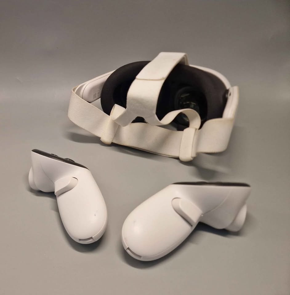Meta Quest 3 VR Headset (With Controllers) - 512GB