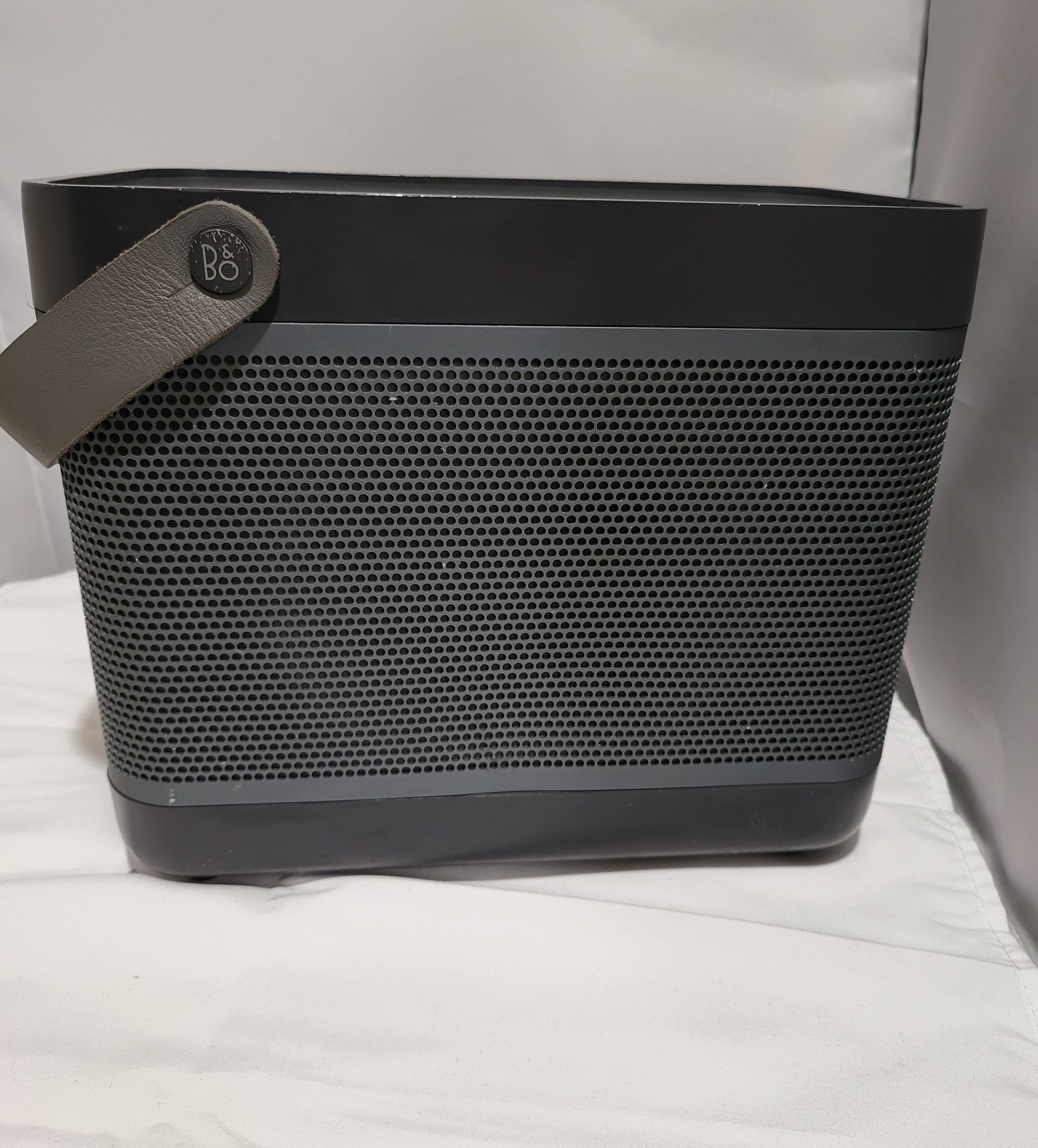 Bang & Olufsen Beolit 17 Wireless Bluetooth Speaker - Stone grey