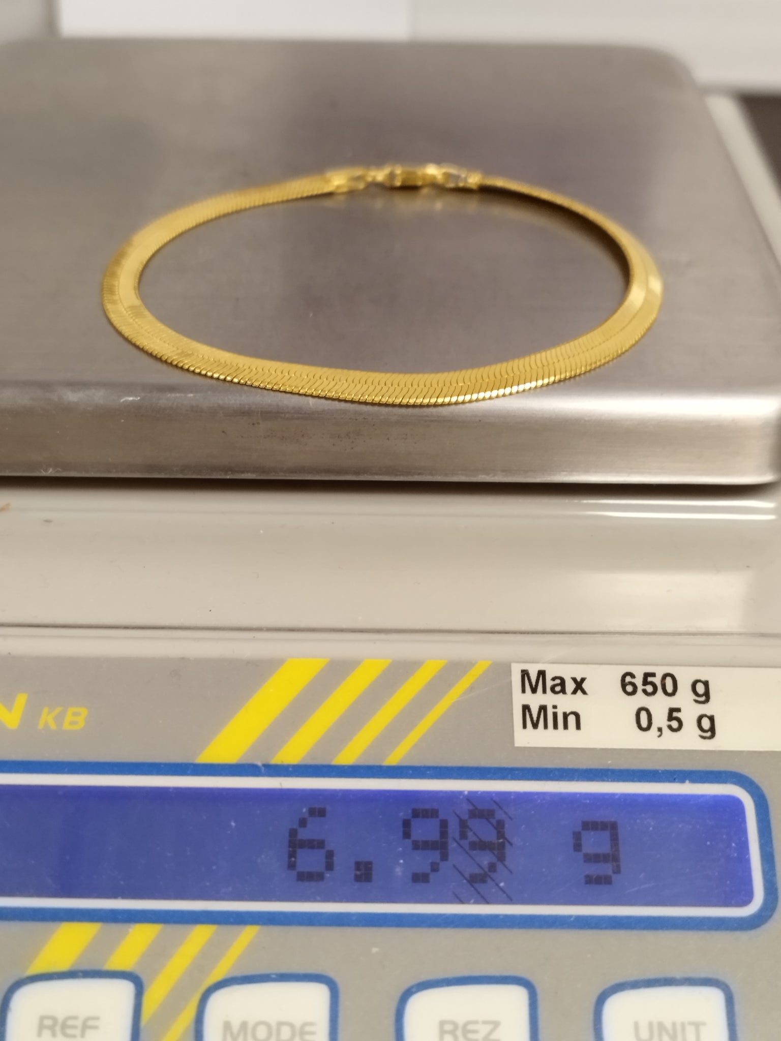 18ct Solid Yellow Gold Flat Herringbone Bracelet - 8"