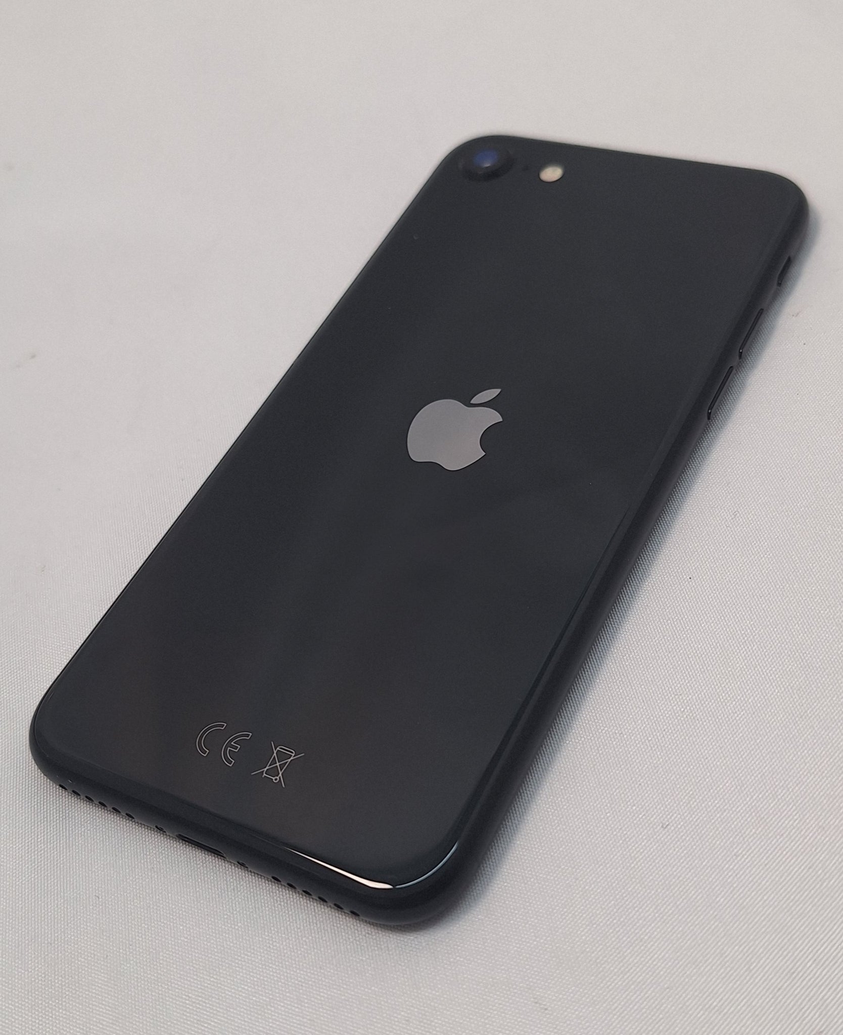 Apple iPhone SE 2 (2020) 64GB Black smartphone unlocked unboxed 84% batt health small crack to corner of phone