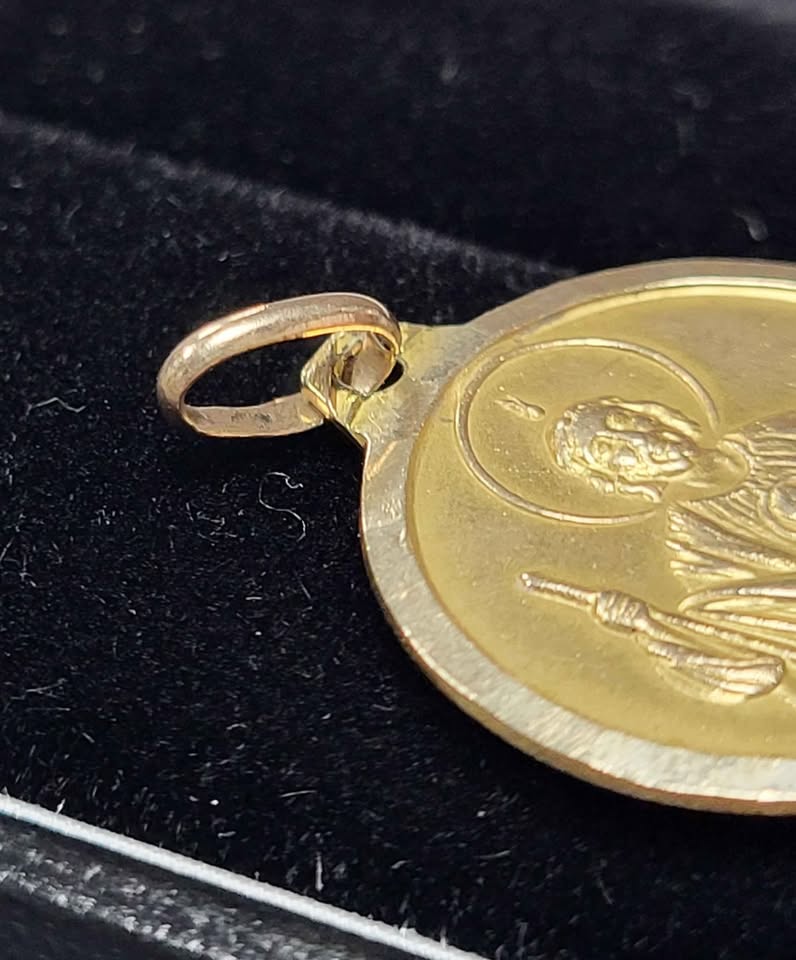 9ct Yellow Gold St Christopher Pendant - 1.79G. Hallmarked