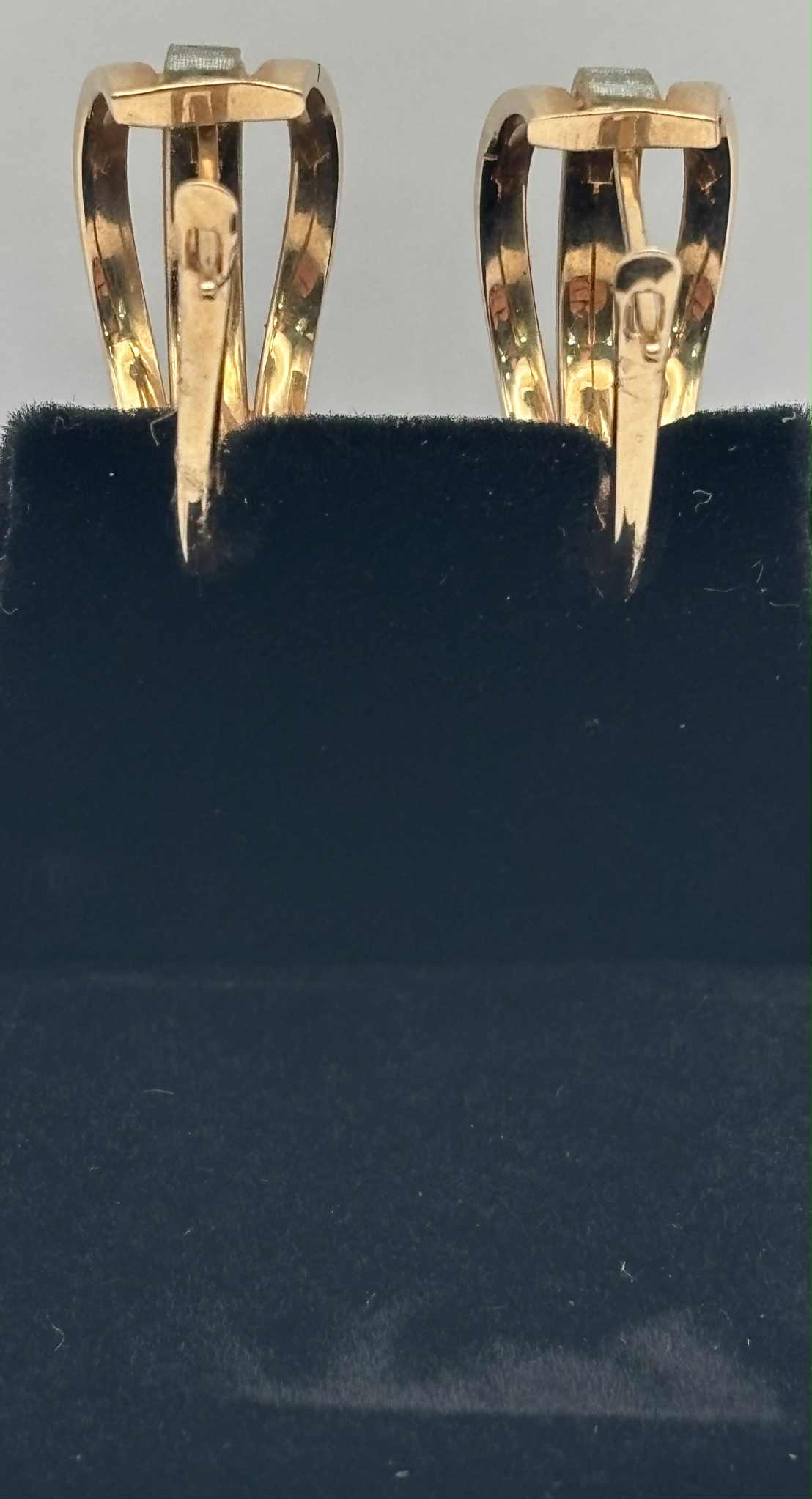 14K gold earrings 2.77g hallmarked hooped with clasp boxed