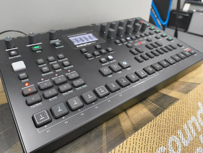 Elektron Analog Four MKII Synthesizer.