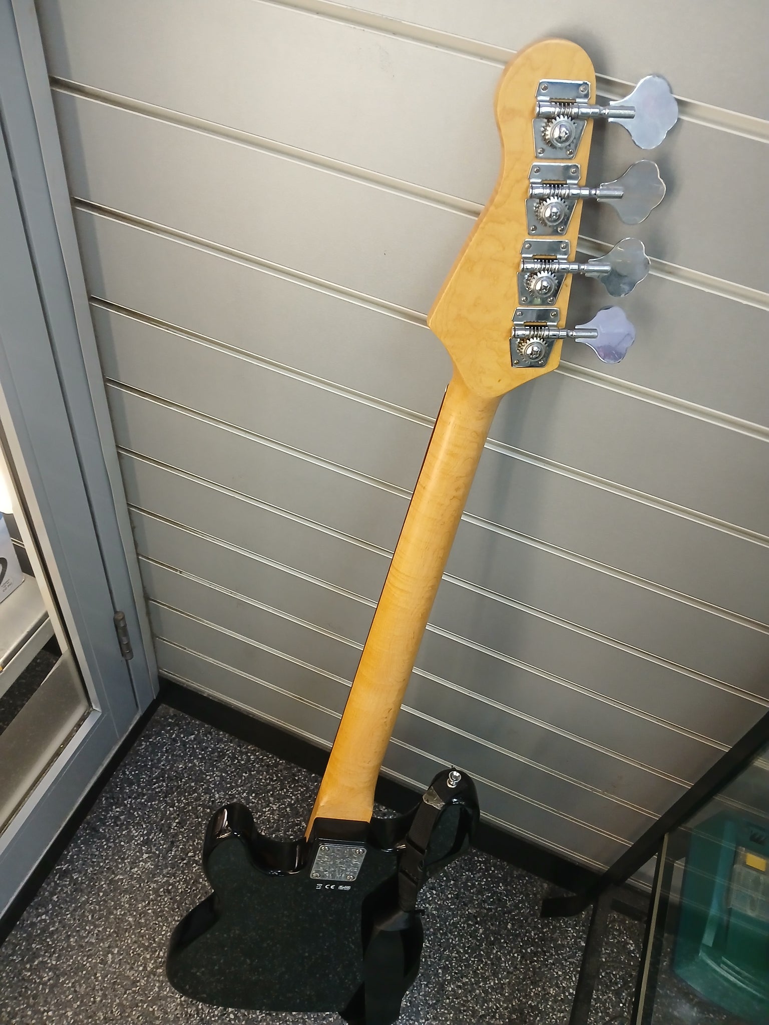 Gear4Music Electric Bass Guitar Black ** Perfect For Beginners **