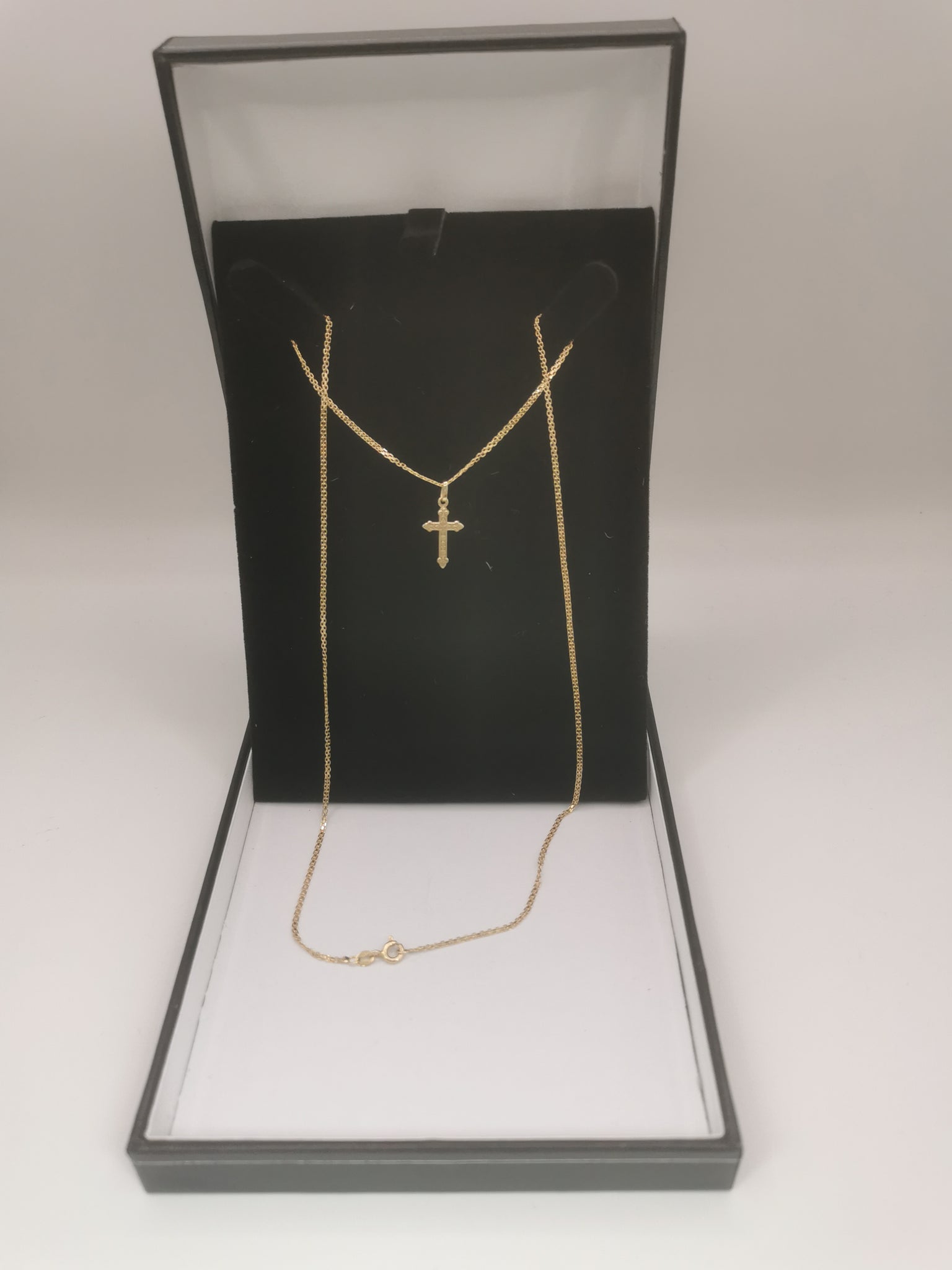 20" 18ct 2.3G Gold Necklace with a 9CT 0.4G cross pendant Hallmarked and Tested