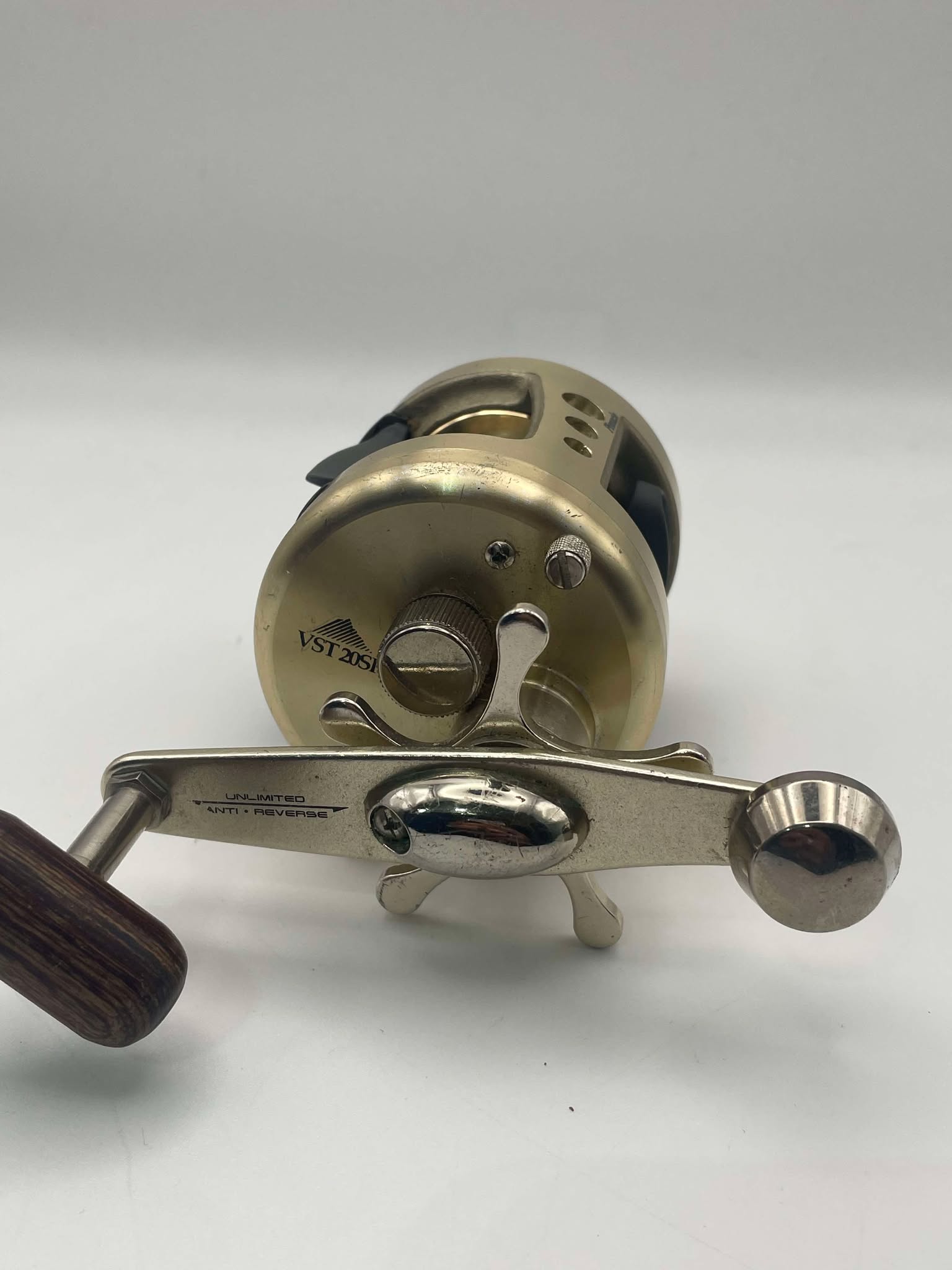 PINNACLE BAITCASTING REEL