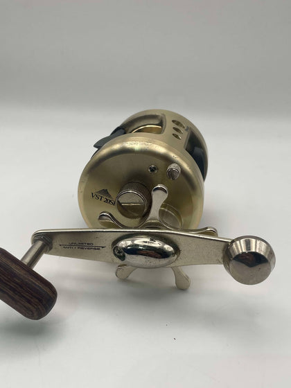 PINNACLE BAITCASTING REEL