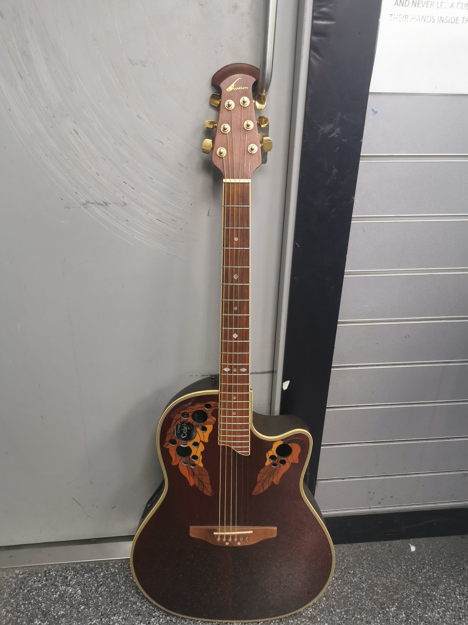 Ovation CC247 Celebrity Deluxe Acoustic Guitar