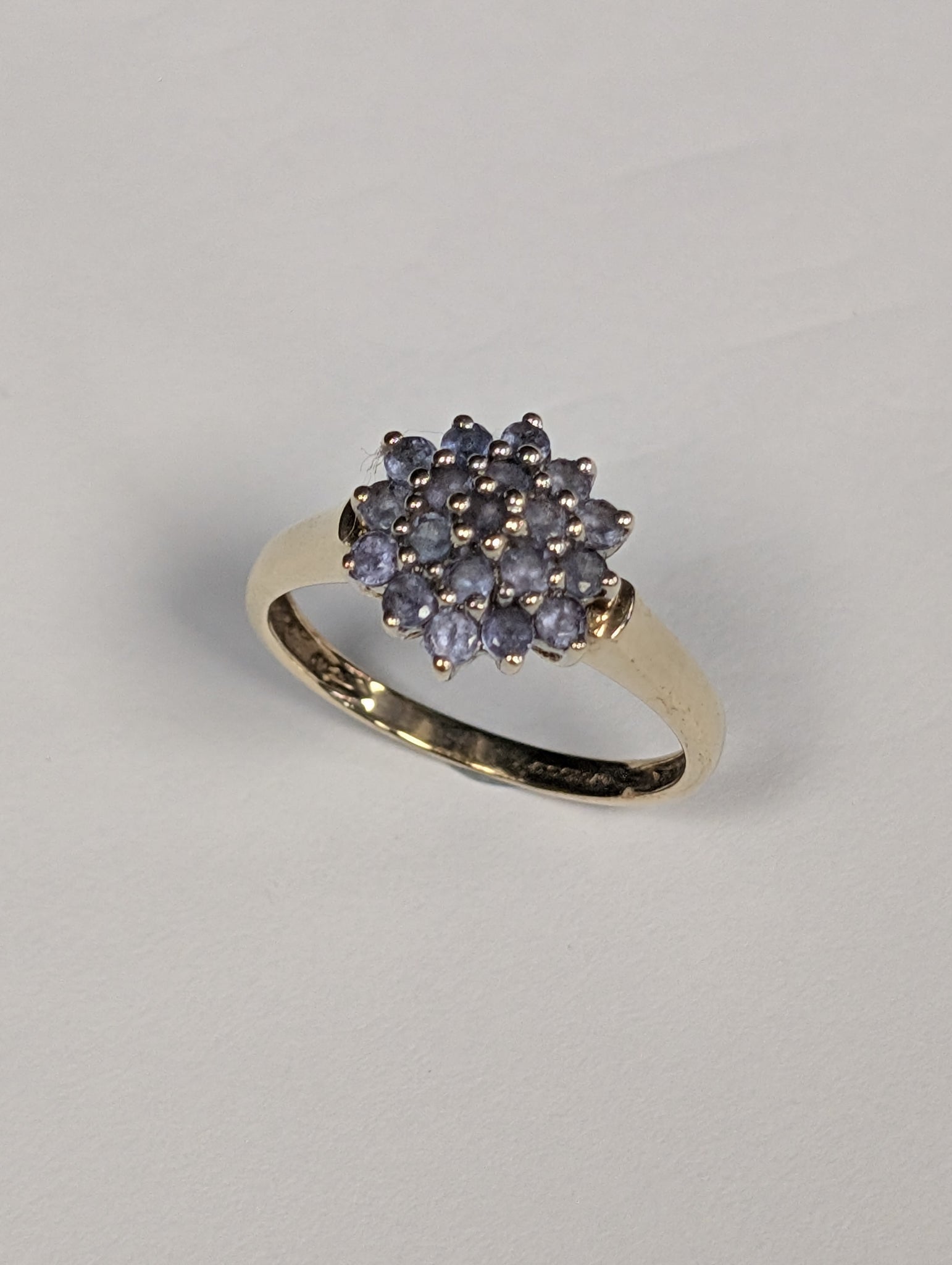 9ct gold ring with lilac stones