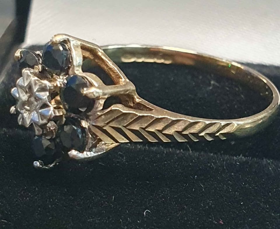 9ct Yellow Gold Ring With Clear And Blue/Black Stones - 1.9G - Size O. Hallmarked