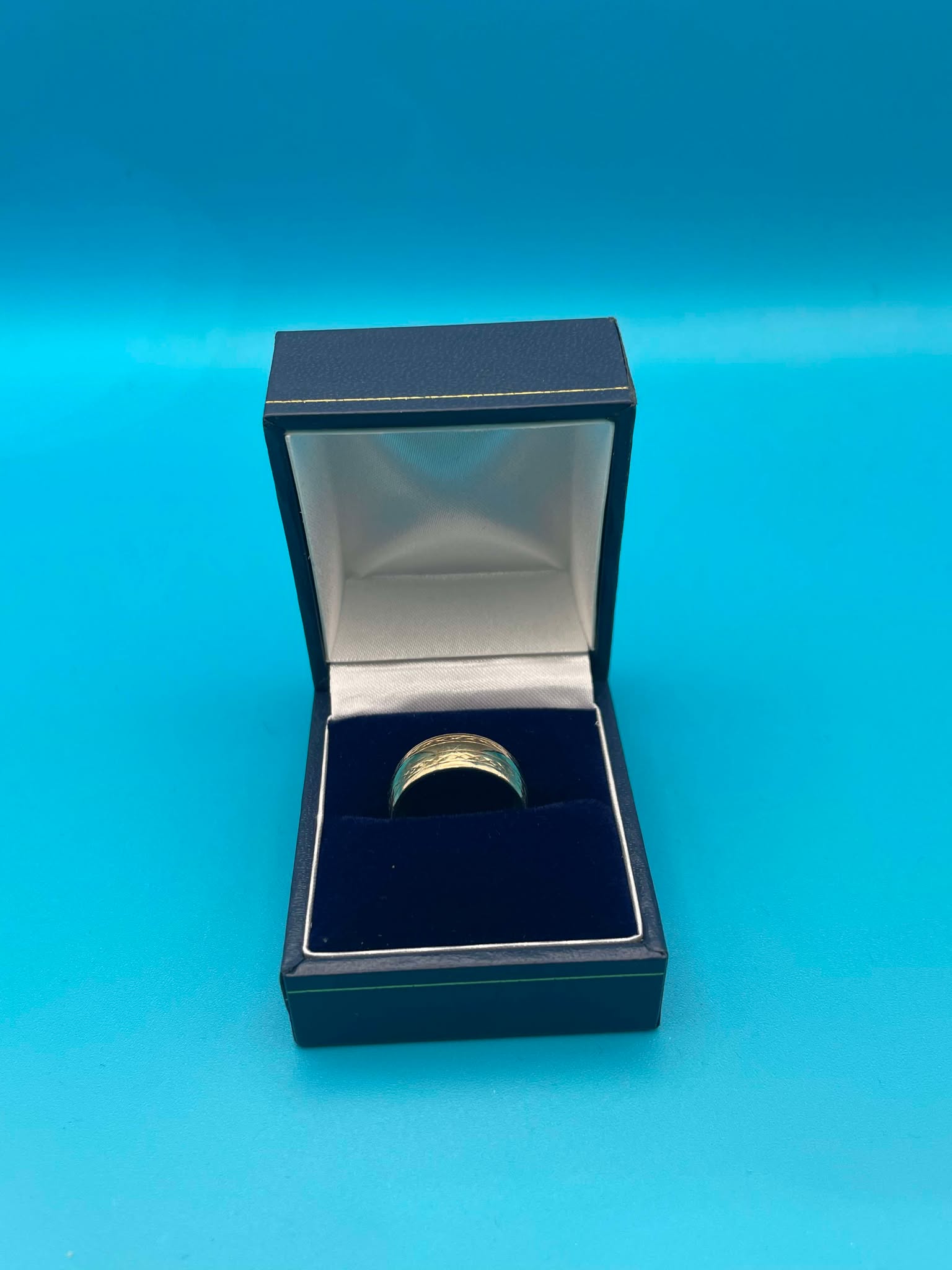 9CT GOLD RING