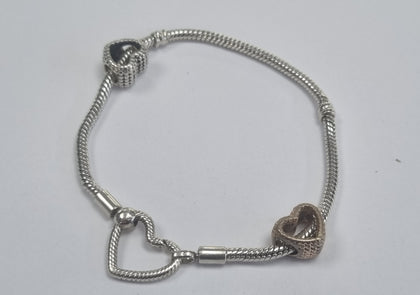 PANDORA MOMENTS HEART CLOSURE SNAKE CHAI. BRACELET WITH CHARMS 18CM LEYLAND
