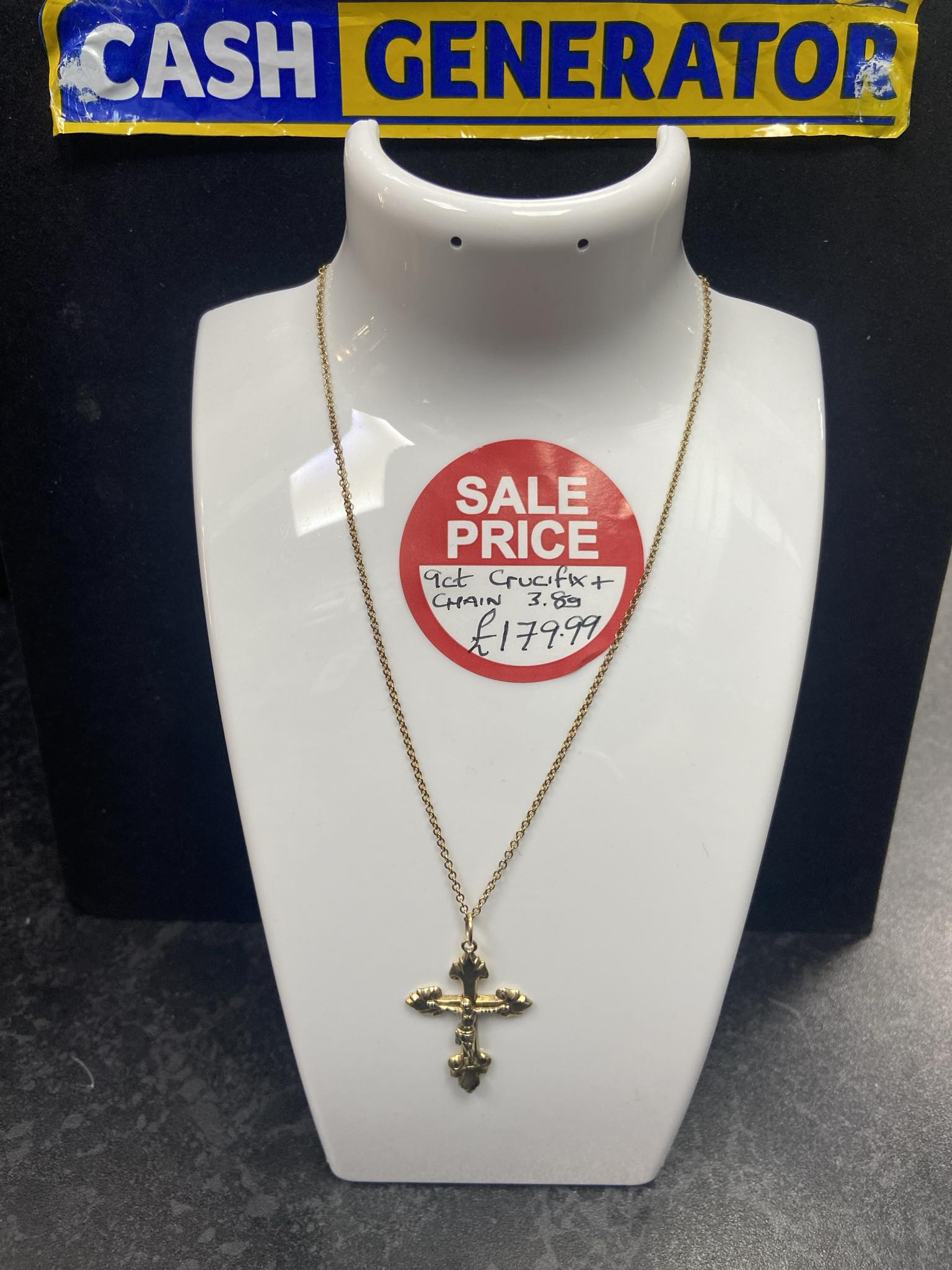 9ct Gold Chain and Crucifix Pendant 3.8g 18"