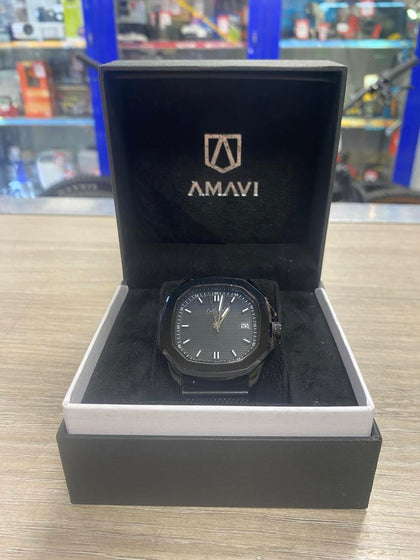 AMAVI Urban shadow watch.