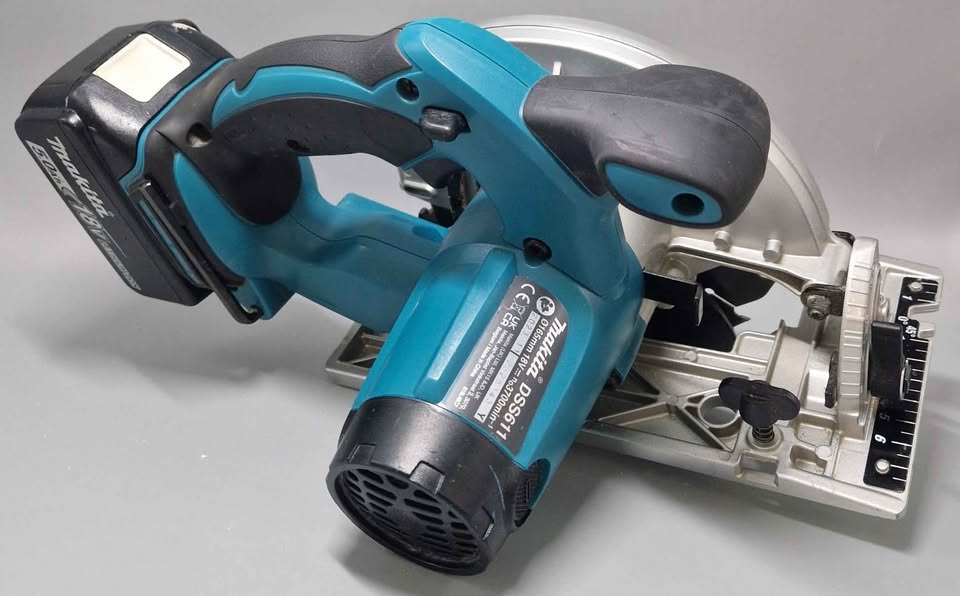 MAKITA DSS611 18v Circular saw 165mm blade with 5.0Ah battery *collection only*
