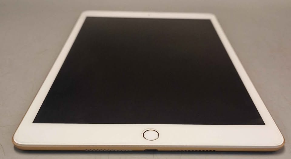 Apple iPad 8th Gen (A2429) 10.2" 128GB - Gold, Unlocked