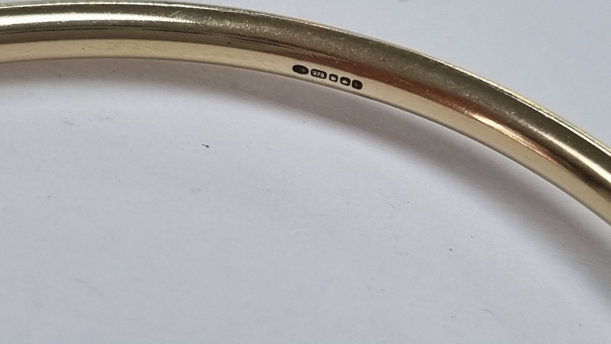 9ct gold bangle