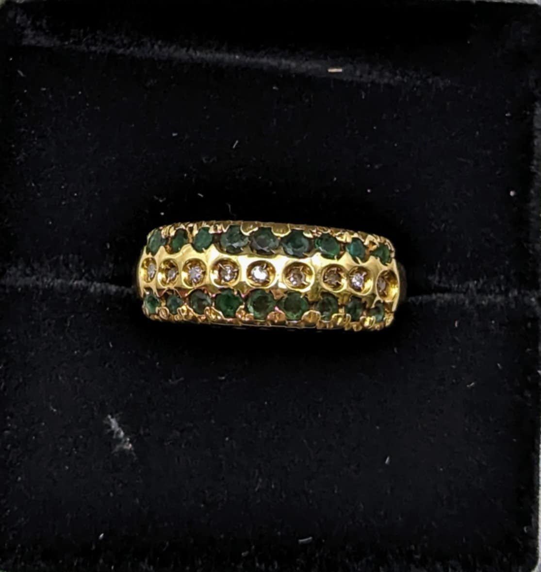 750 18CT YELLOW GOLD RING, ROW OF STONE DESIGN, SIZE-O, 3.8G,