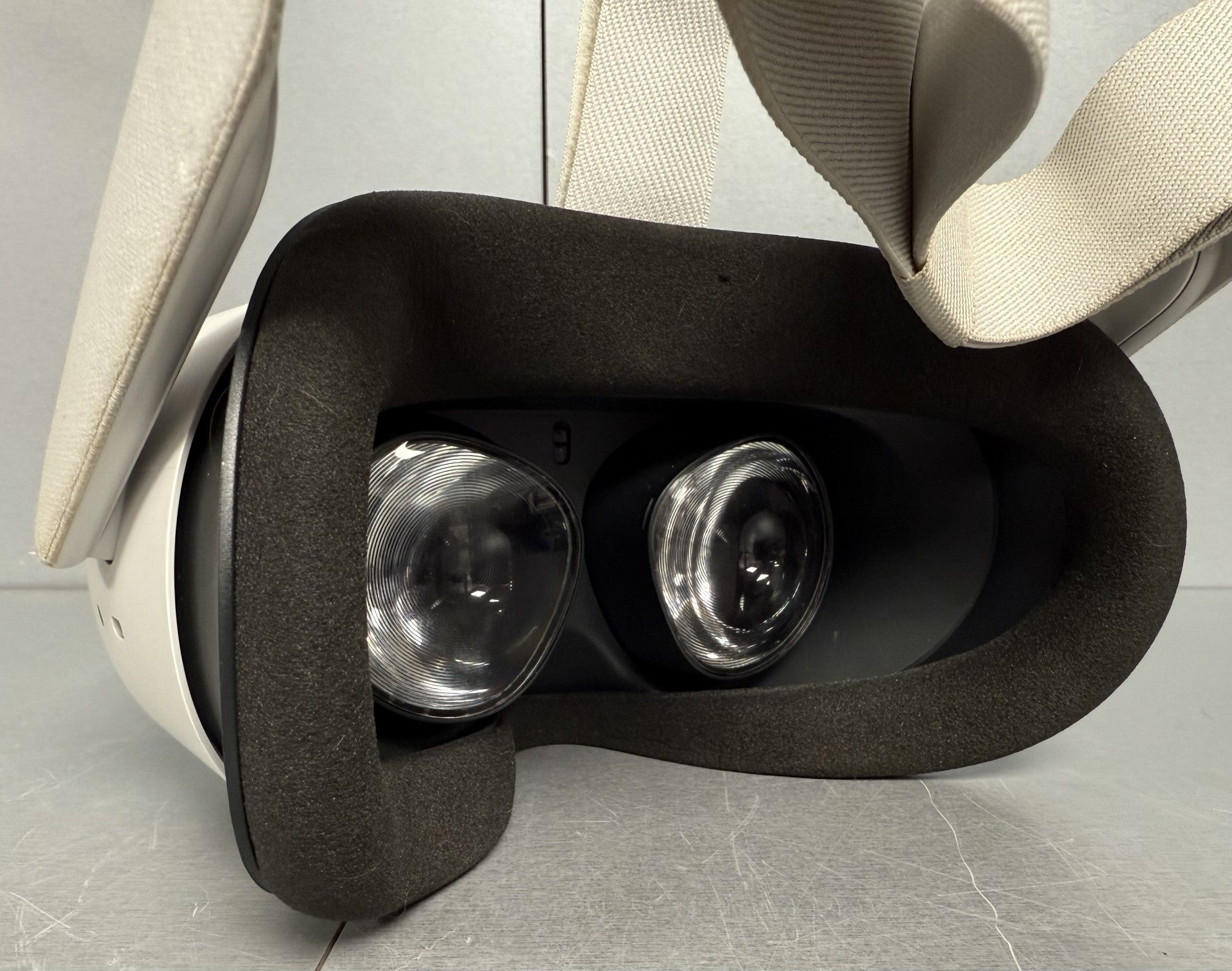 Oculus Meta Quest 2 128GB All-in-One VR Headset ** Boxed **