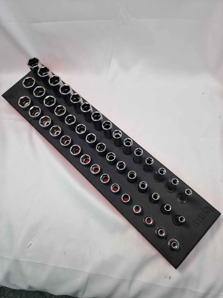 SNAP-ON 245SFMSFR 45 Piece 3/8" Drive 6-PT Metric Socket Sset With Red Foam Holder