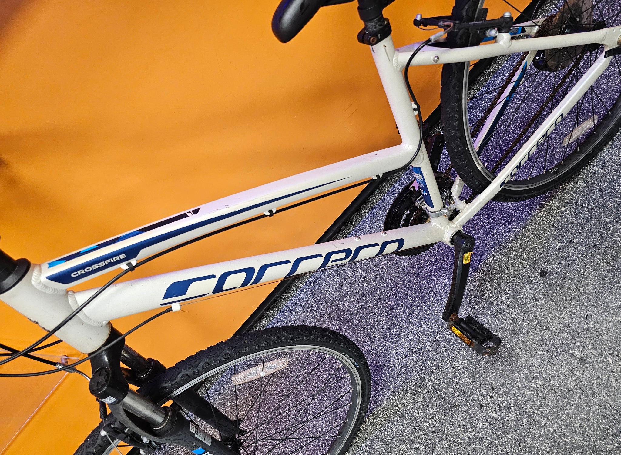 Carrera Crossfire 1 Womens Hybrid Bike 18" Frame - White **Collection Only**