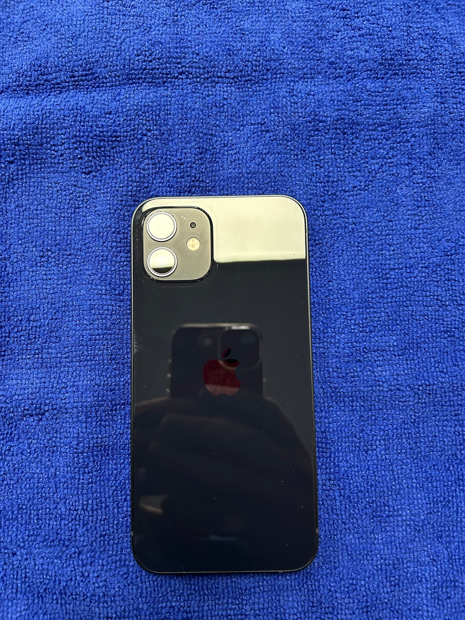 Apple iPhone 12 - 64 GB - Black