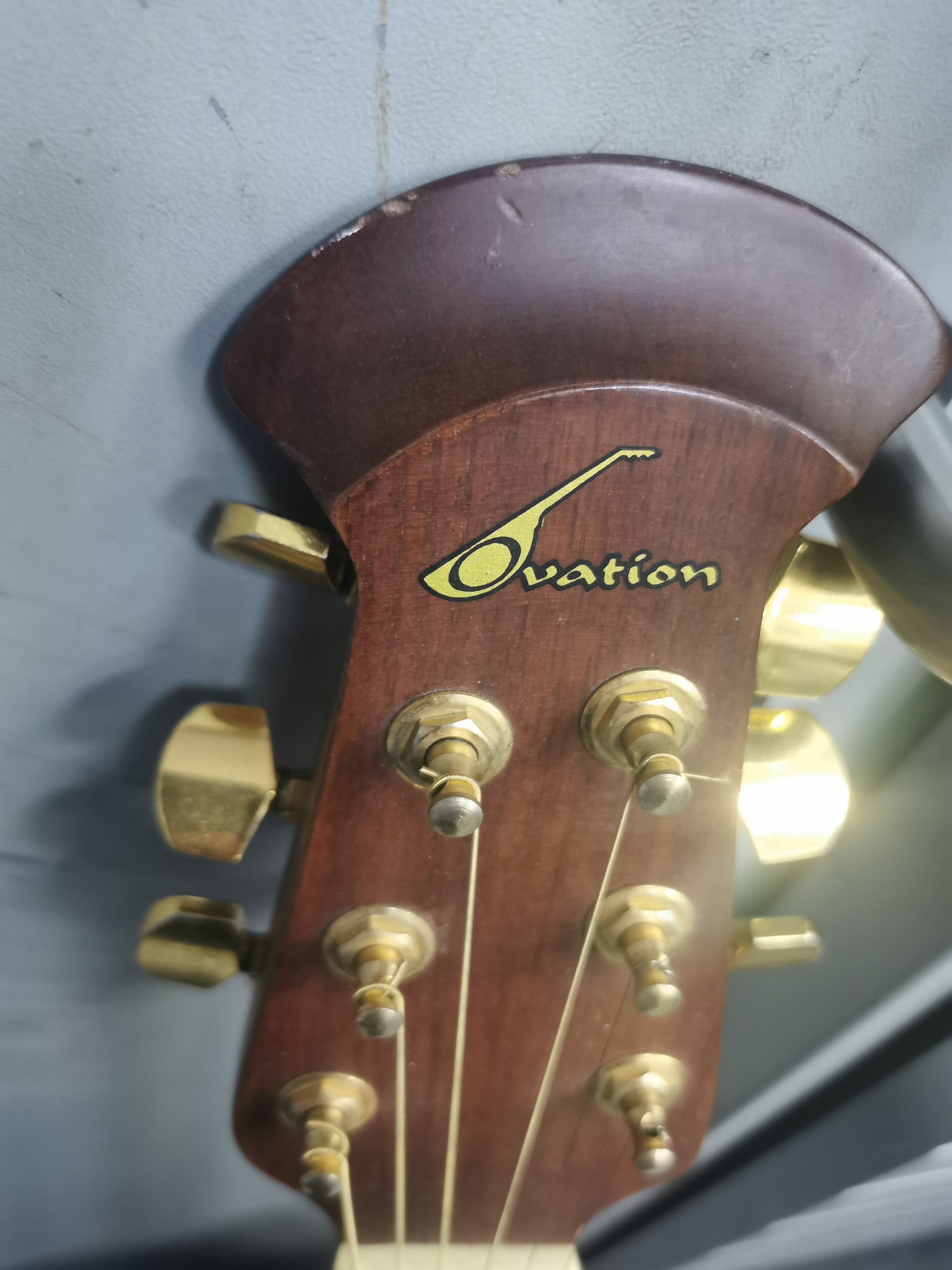 Ovation CC247 Celebrity Deluxe Acoustic Guitar