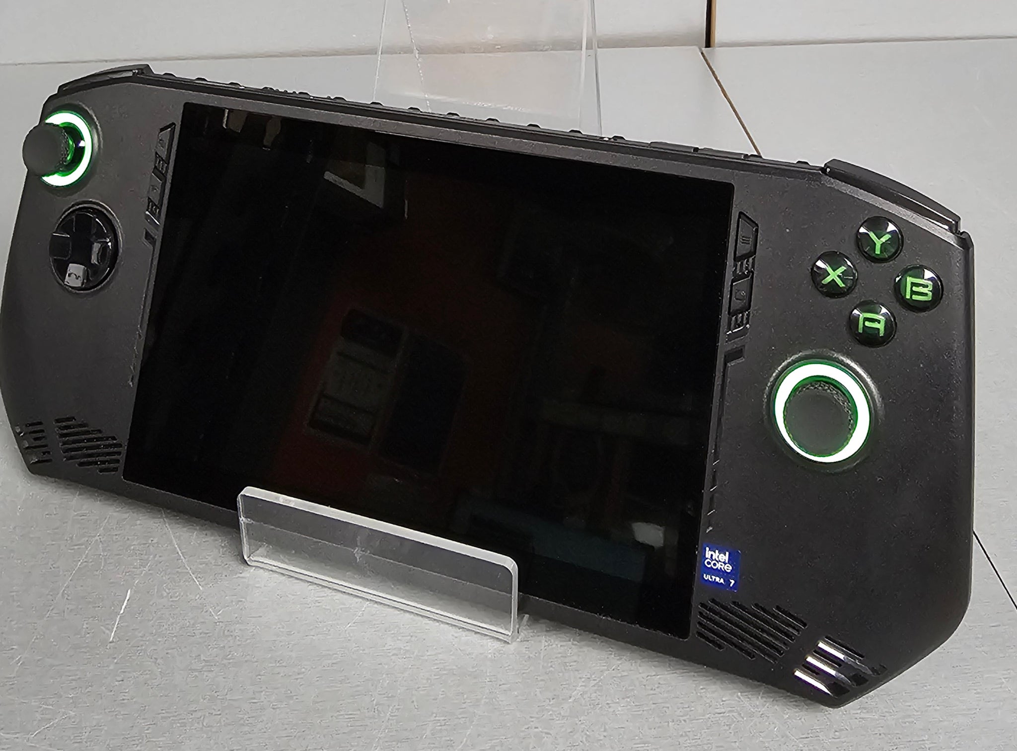 MSI Claw A1M Handheld Gaming Console - Intel® Core™ Ultra 7, 1 TB SSD, 16GB Ram