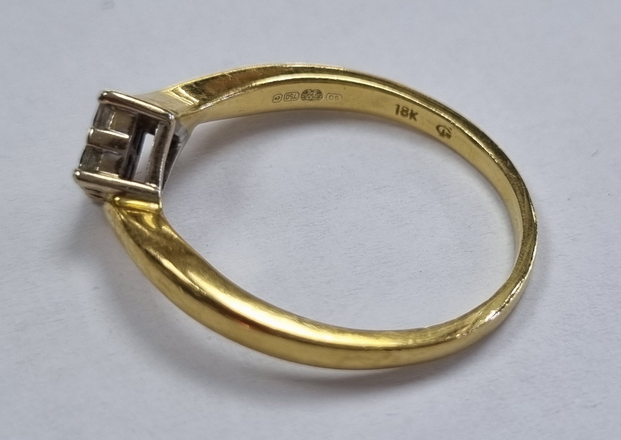 18ct Gold Diamond Ring 0.25ct Size  Q