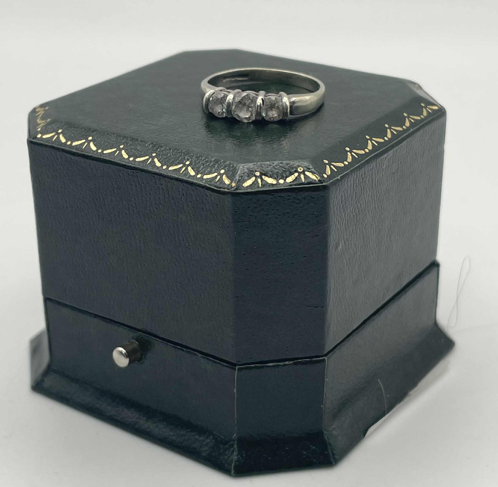 9ct white gold ring