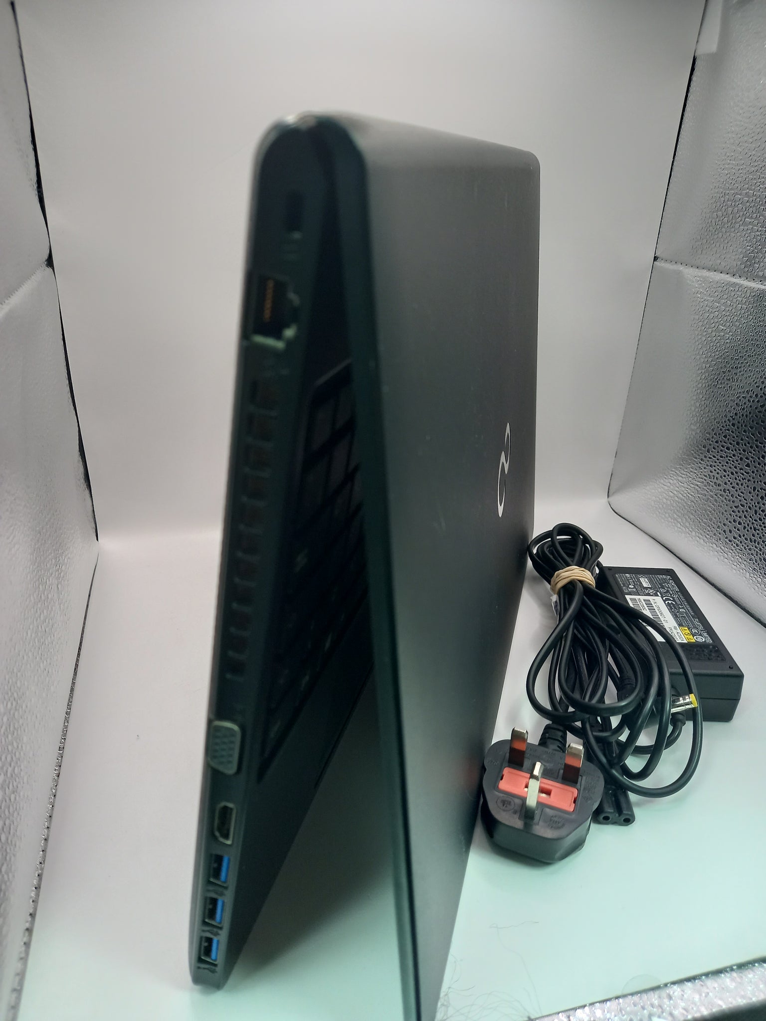 *GRADE D* Fujitsu Lifebook A357/i3-5005u/4GB Ram/256GB SSD/DVD-RW/15"/W10/With Charger