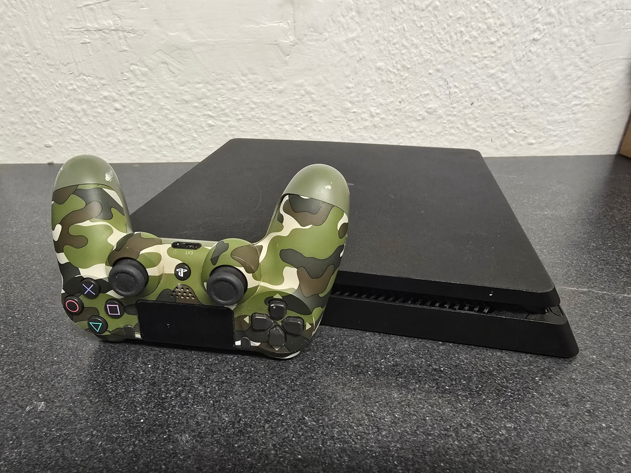 ps4 with controller, camouflage controller