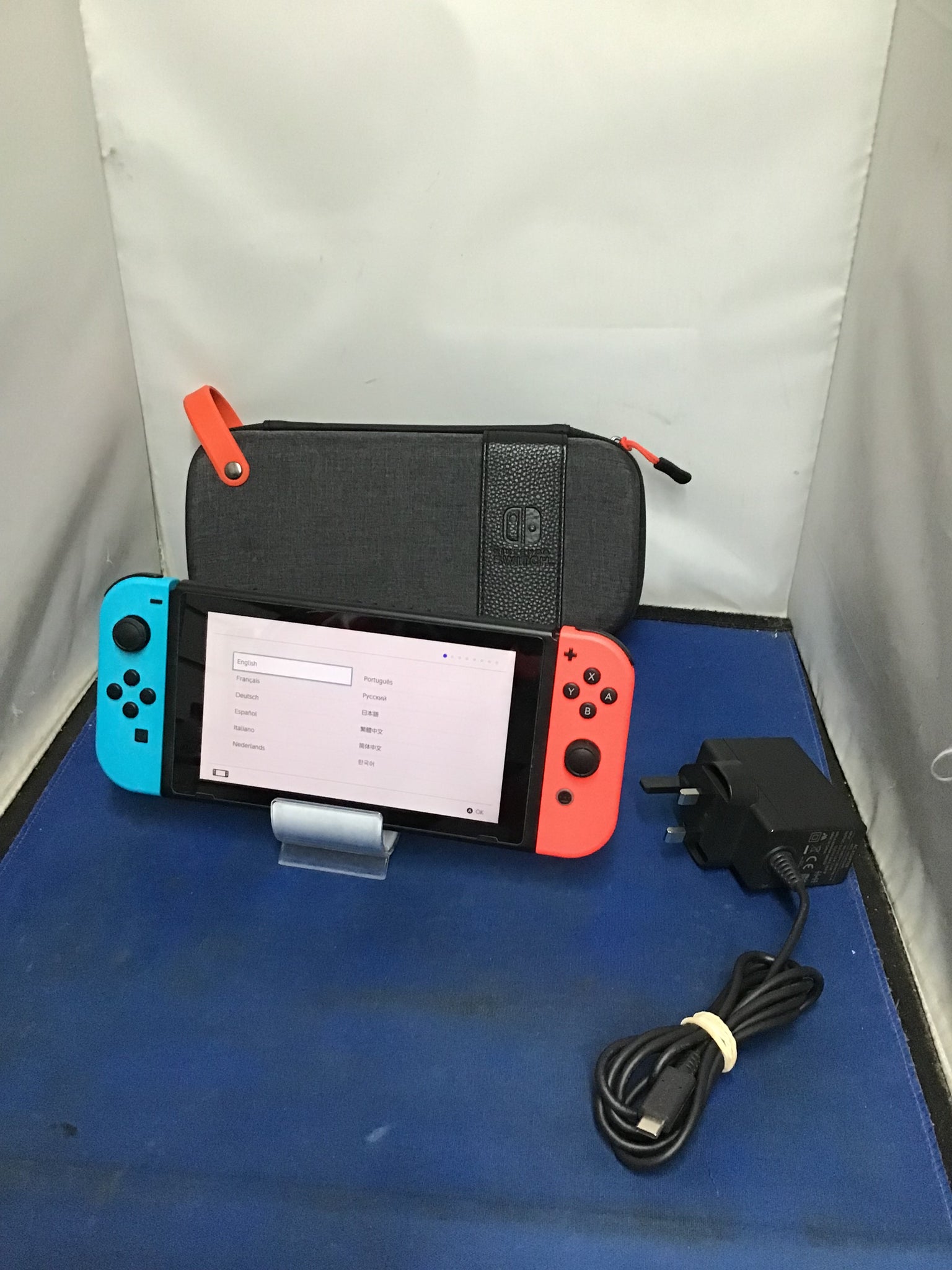 Nintendo Switch Standard - 32GB Storage