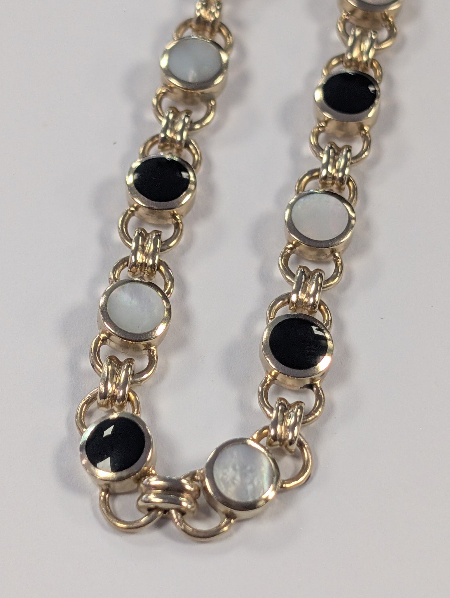 9ct gold  mother of pearl style bracelet